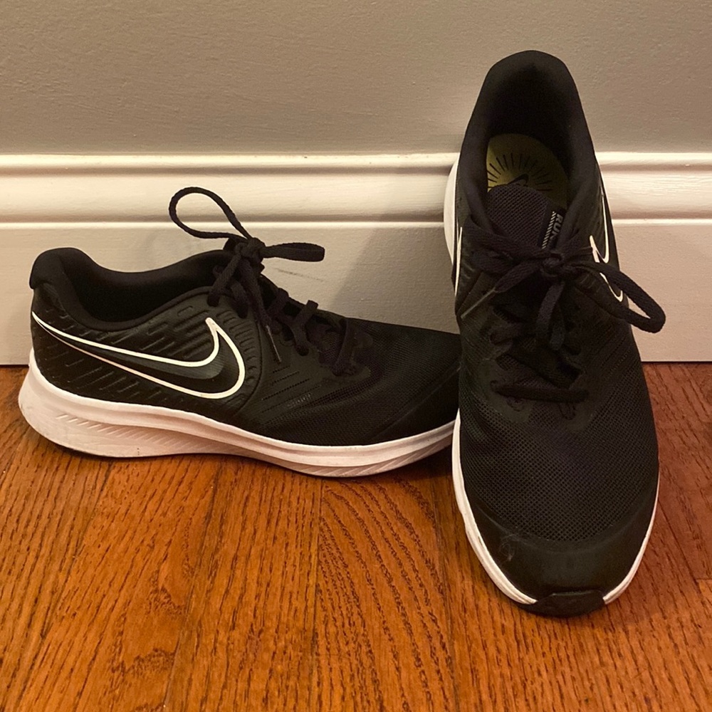 Girls running nike shoes